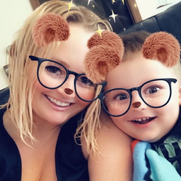 Meet your posher. - Picture 3 of 8